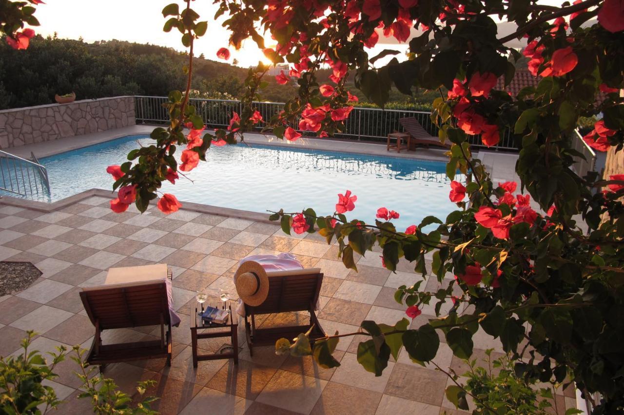 Modern With Swimming Pool & Sea Views Apartment *