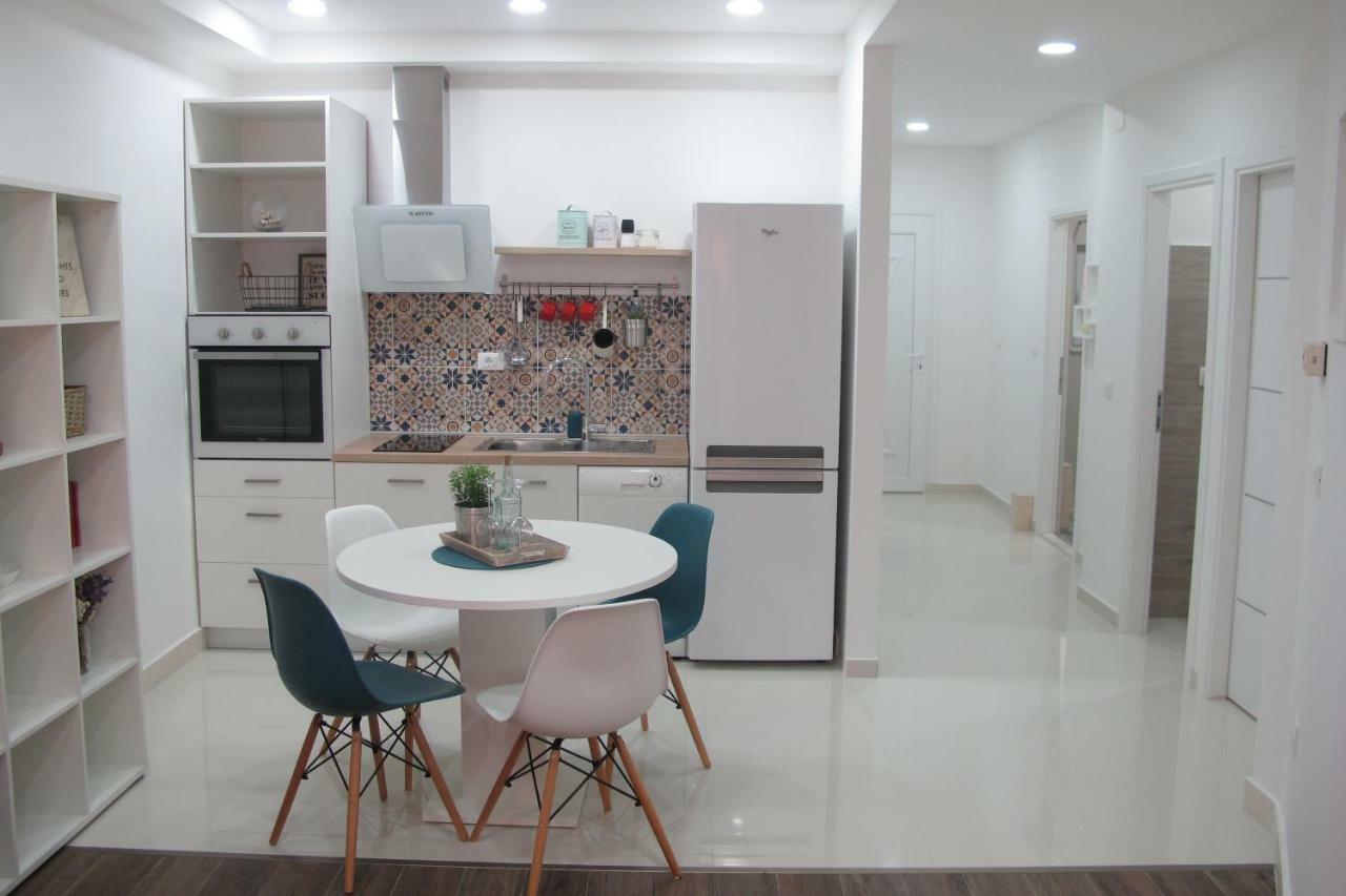 Apartment Modern With Swimming Pool & Sea Views *