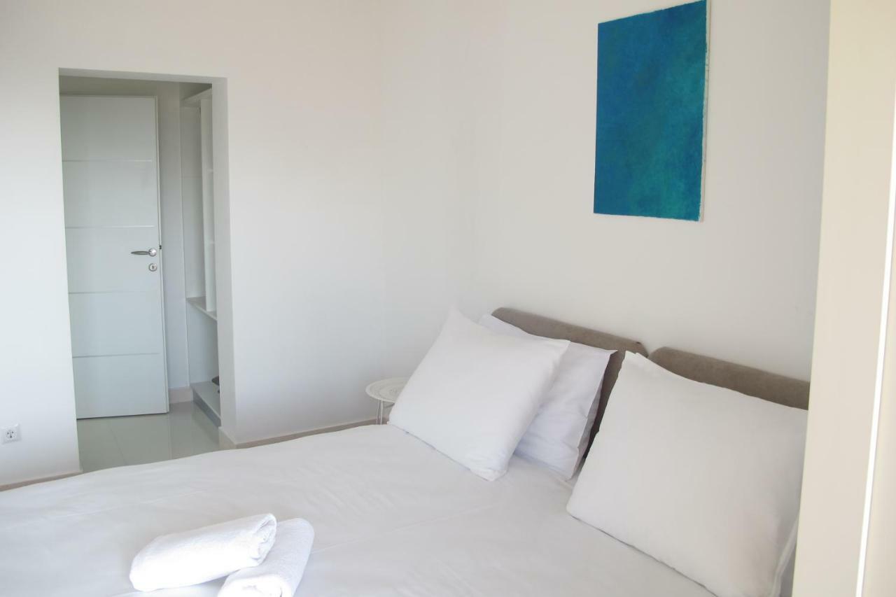 Modern With Swimming Pool & Sea Views Apartment