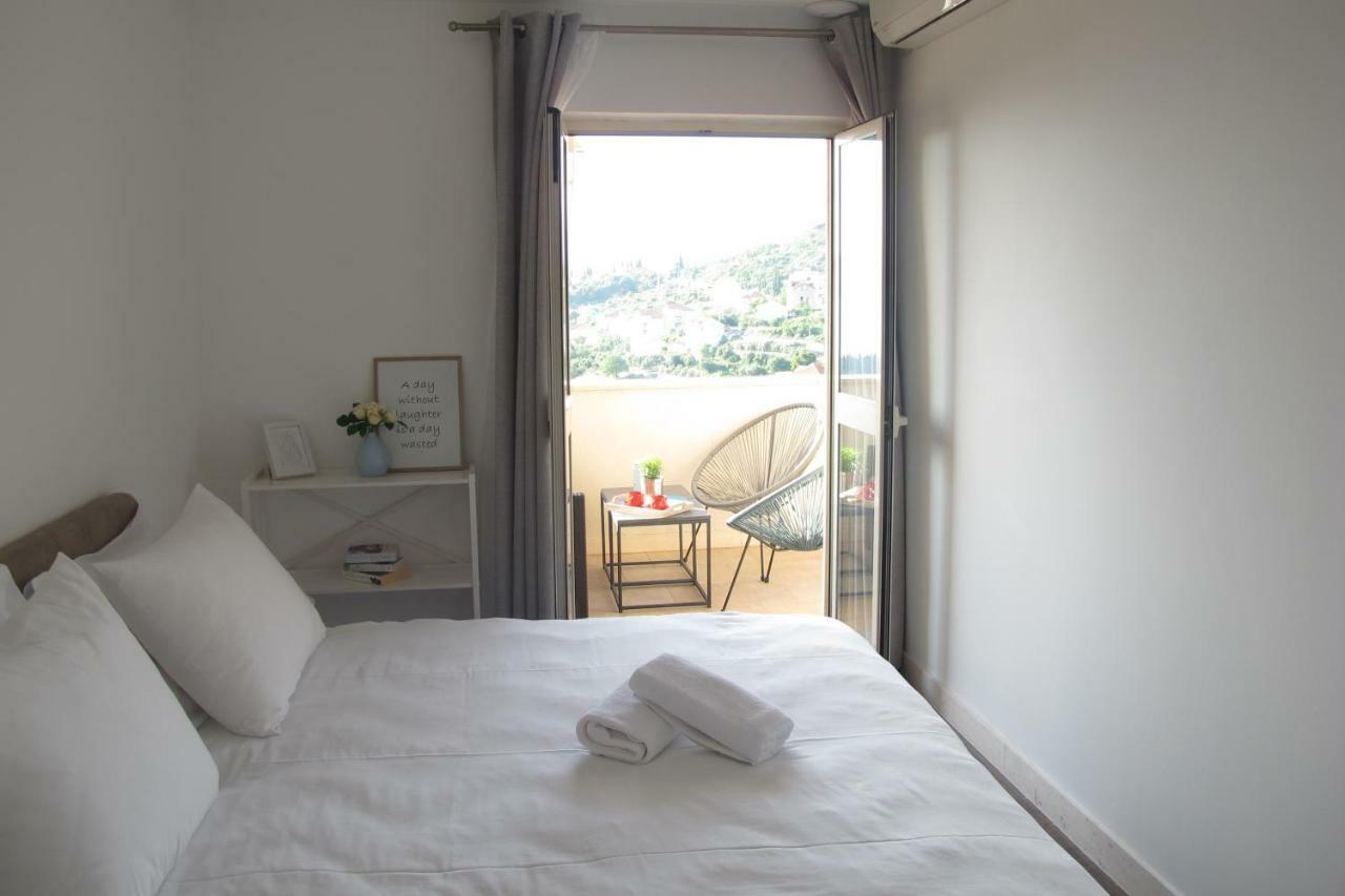 Apartment Modern With Swimming Pool & Sea Views *